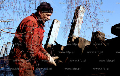 Ustka. Roman Stawikowski, wlasciciel kutra Janina,...