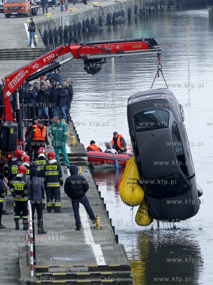 Akcja ratunkowa na wysokości Akademii Morskiej, przy...