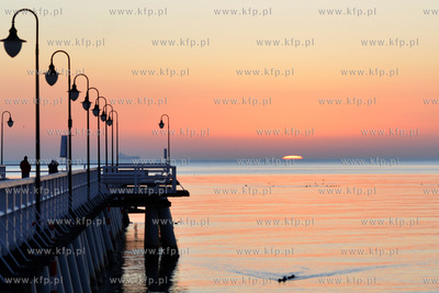 Wschod slonca na plazy w Gdyni Orlowie 18.02.2014 Fot....