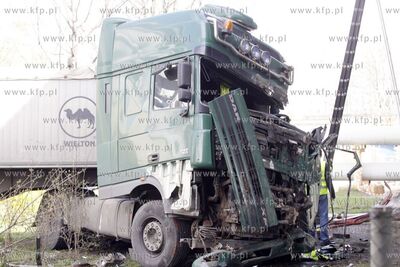 Wypadek na na Estakadzie Kwiatkowskiego w Gdyni. Jadaca...