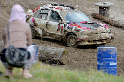 ZYWE TRUPY GRASOWAŁY W KOLIBKACH. Kolejna 14. juz...