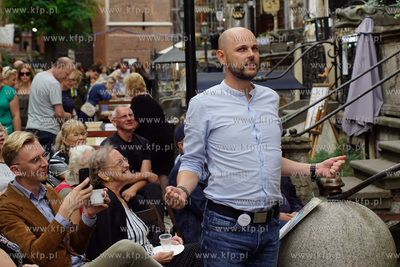 Gdańsk. Biblioteka na ul. Mariackiej. Narodowe czytanie...