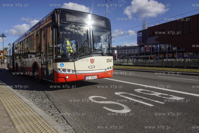 Gdańsk, Podwale Grodzkie.  Autmobus miejski marki...