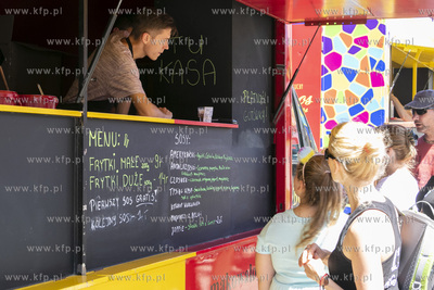 I Festiwal Smaków Food Trucków na parkingu przy ul....