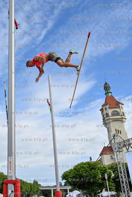 36. Tyczka na molo. 23.06.2023 fot. Wojciech Stróżyk...