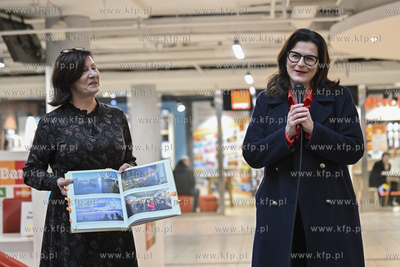 Gdańsk. C.H. Manhattan. Promocja albumu Fot. Kosycarz....