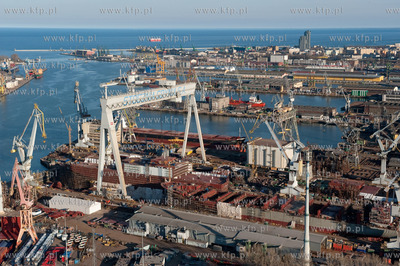 Stocznia Gdynia z lotu ptaka. 02.04.2009 fot. Kacper...