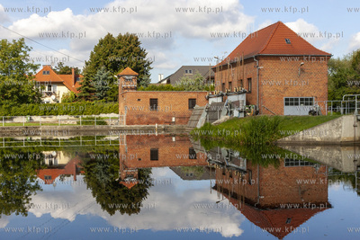 Elektrownia wodna Kużnice na rzece Raduni w Straszynie...