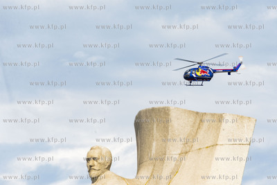 Red Bull Konkurs Lotów w Gdyni. Nz. śmigłowcowiec...