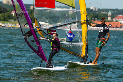 Plaza w Sopocie, przy Sopockim Klubie Zeglarskim. Briefing...