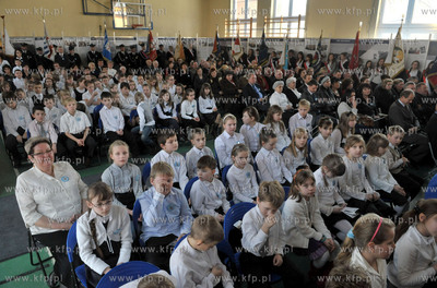 Uroczystosci nadania szkole podstawowej w Niestepowie...