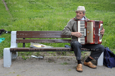 Gdanskie Dni Sasiadow.Wyprzedaz sasiedzka w Parku Bema...