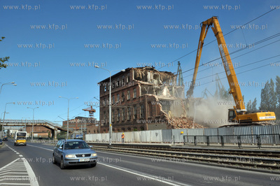 Wyburzanie stoczniowych budynkow przy ul. Jana z Kolna.
06.09.2012...