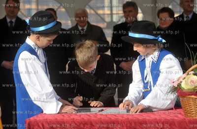 Banino, ul. Tuchomska. Uroczystosc wmurowania kamienia...