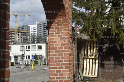 Gdansk, ul. Gnilna i Aksamitna. Budowa wieżowców...