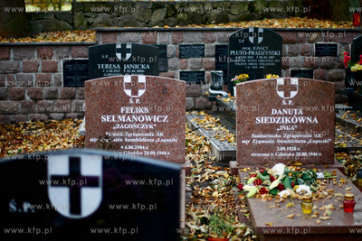 Gdansk. Cmentarz Garnizonowy. Symboliczne groby Danuty...