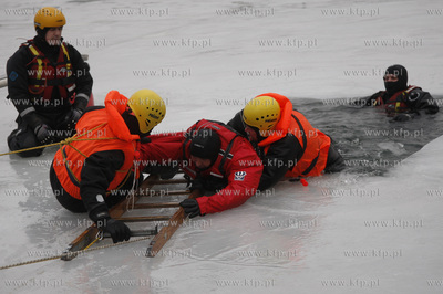 Gdynski Basen Jachtowy. Strazacy Jednostki Ratowniczo...