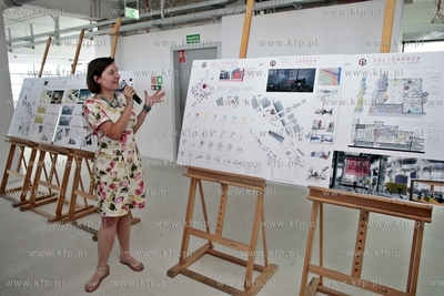 Uroczystosc prezentacji efektu pracy studentow i profesorow...