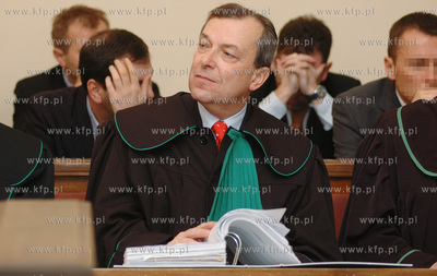 Rozpoczal sie proces w sprawie nielegalnych operacji...
