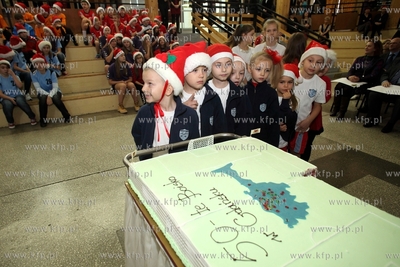 Otwarcie dwoch boisk oraz placu zabaw w Zespole Ksztalcenia...