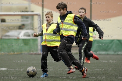 Gdansk Zaspa. Pilkarski turniej dzikich druzyn Do przerwy...