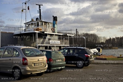 Z powodu silnego wiatr nie pływa prom Wisłoujście.
03.02.2016
fot....