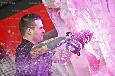 Galeria Przymorze. Pokaz rzeźbienia w lodzie połączony...