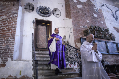 Niedzielna msza św. w Centrum św. Jana odbyła się...