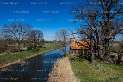 XVI-wieczny kościół pw. Wniebowzięcia NMP we wsi...