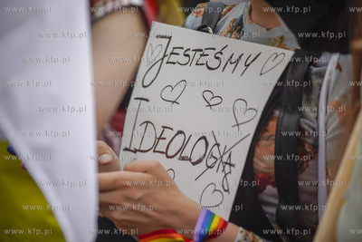 Gdańsk. Manitestacja Jestem LGBT na Długim Targu....