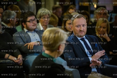 Debata  transmitowana przez TVN24 „Arena Idei”...