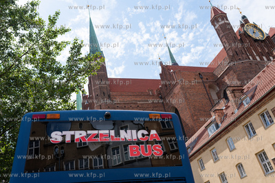 Kontrowersyjna strzelnica w autobusie przy Kaplicy...