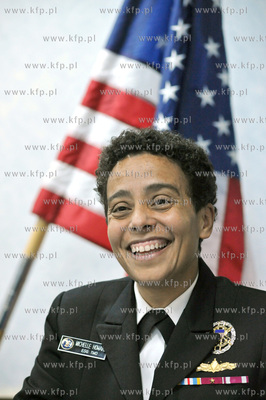 Okrety 12 panstw uczestniczacych w miedzynarodowych...