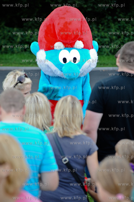 Gdynia. Bulwar nadmorski. Akcja promocyjna filmu Smerfy,...