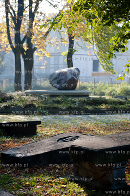 Gdansk. Park obok Politechniki Gdanskiej. Lapidarium...