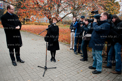 Gdansk. Przystanek tramwajowy przy ul. Dlugie Ogrody....