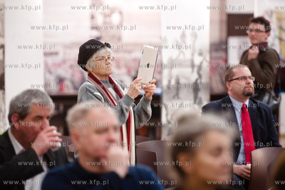 Gdansk. Historyczna sala BHP. Wreczenie odznaczen panstwowych,...