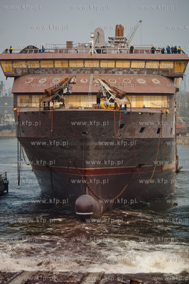 Stocznia Gdansk. Pochylnia B1. Wodowanie promu pasazersko...