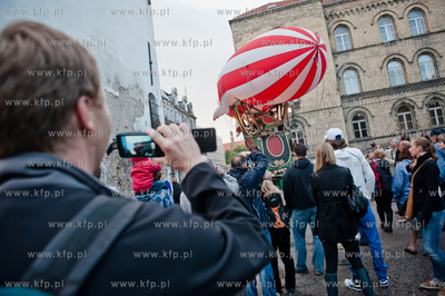 Gdansk. Ul. Rzeznicka. FETA - XVI Miedzynarodowy Festiwal...