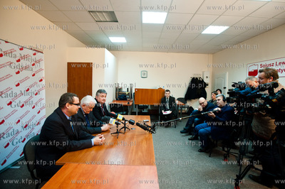 Gdynia. Gdynia. Biuro poselskie Leszka Millera. Konferencja...