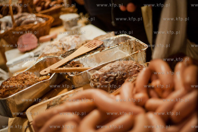 Gdansk. Oliwa. Dom Zarazy. Bazar nisko przetworzonej...