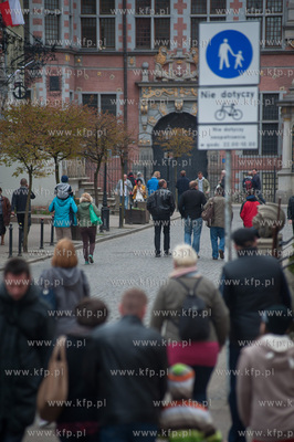 Gdansk. Czesciowo zamkniete dla ruchu kolowego, w czasie...