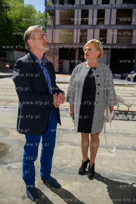 Gdynia. Uroczyste zawieszenie wiechy na nowo powstajacym...