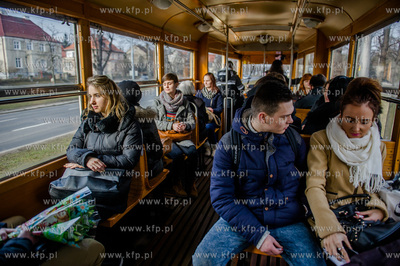 Gdansk. Dzien kobiet w zabytkowym tramwaju 105 N z...