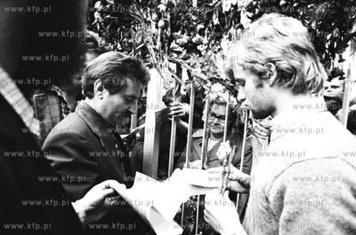 Strajk w Stoczni Gdańskiej im. Lenina Nz. Lech Walesa...