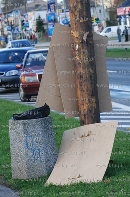 Zniszczone plakaty wyborcze na ul. Morskiej w Gdyni.
29.10.2006
fot....
