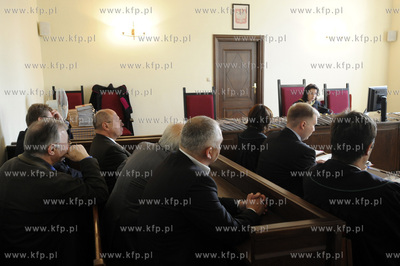 Przed gdanskim sadem rozpoczal sie dzisiaj glowny proces...