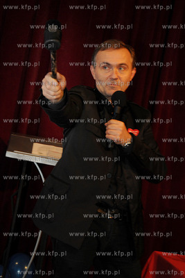 Gdynia. XVII Final WOSP. Gdynska licytacja fantow,...