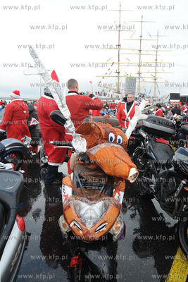 IX Zlot Mikolajow na Motocyklach w Trojmiescie. Na...