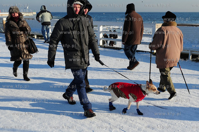 Sopot. Mrozna niedziela na plazy i molo w Sopocie....